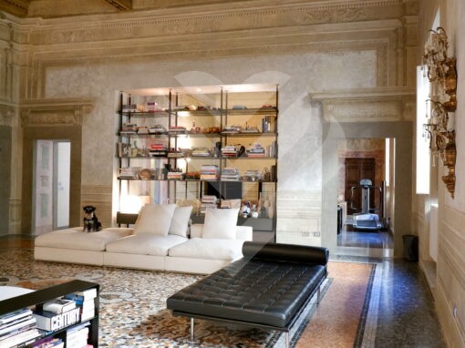 PRESTIGIOSO APPARTAMENTO AFFRESCATO CON VISTA CASTELLO