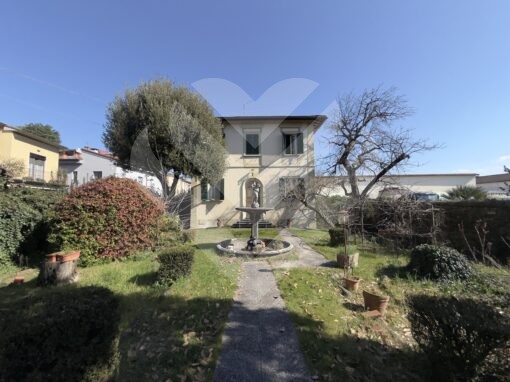 VILLA D’EPOCA CON GIARDINO – MONTEVARCHI